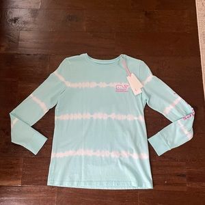 Vineyard vines long sleeve tie die tee